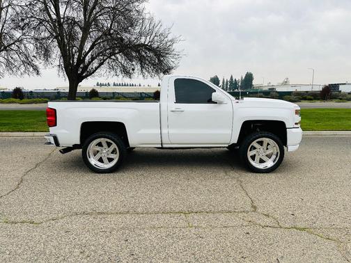 White 2018 Chevrolet Silverado 1500 2LT