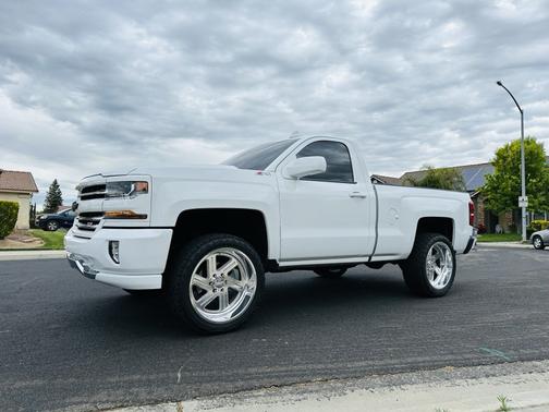White 2018 Chevrolet Silverado 1500 2LT