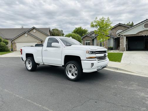 White 2018 Chevrolet Silverado 1500 2LT