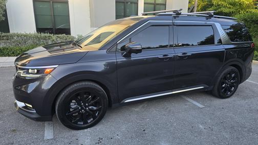 2023 Kia Carnival SX