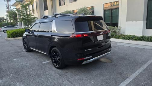 2023 Kia Carnival SX