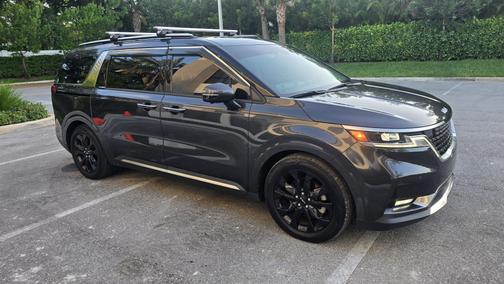 2023 Kia Carnival SX