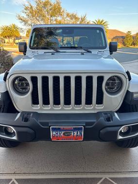White 2020 Jeep Gladiator Overland