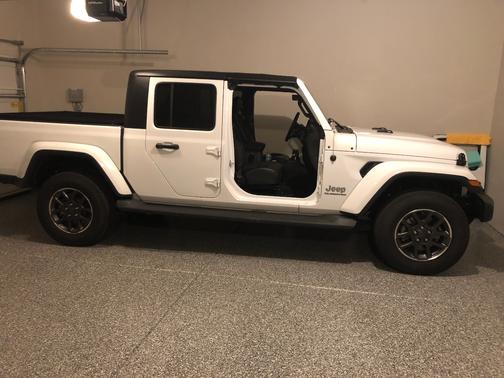 White 2020 Jeep Gladiator Overland