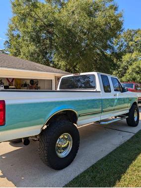 1995 authentic Ford F-250 Pickup Truck Green