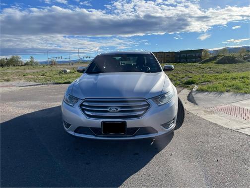 Silver 2015 Ford Taurus Limited