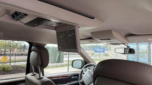 Black 2016 Chrysler Town & Country Touring