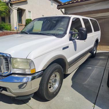 White 2002 Ford Excursion Limited