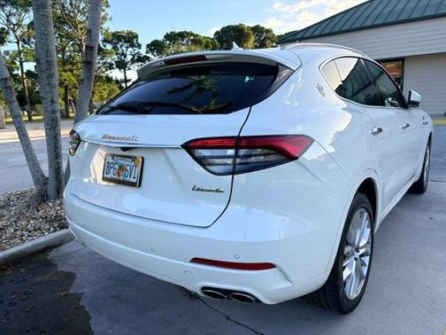White 2022 Maserati Levante GT