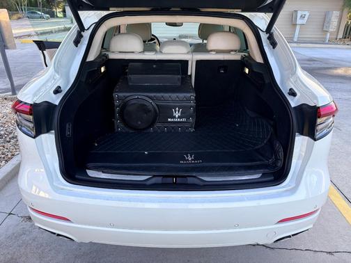 White 2022 Maserati Levante GT