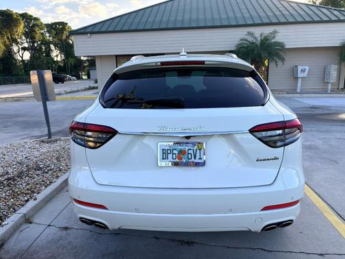 White 2022 Maserati Levante GT