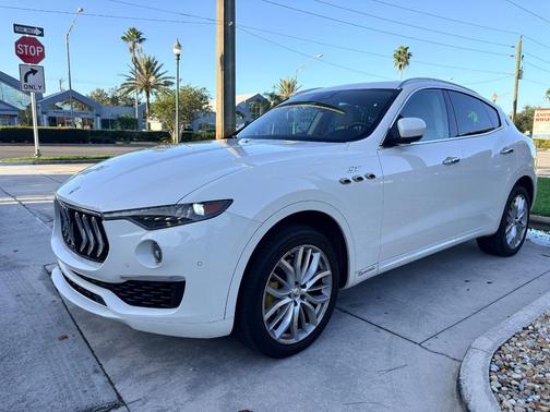White 2022 Maserati Levante GT