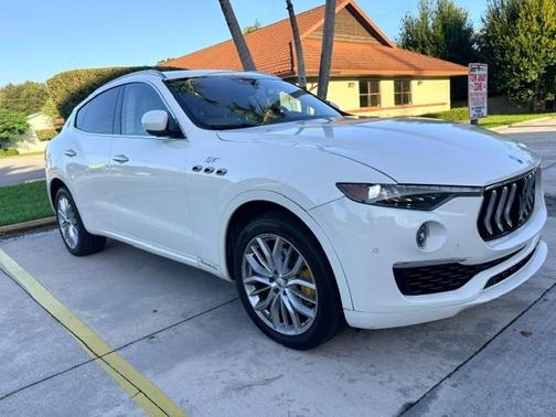 White 2022 Maserati Levante GT