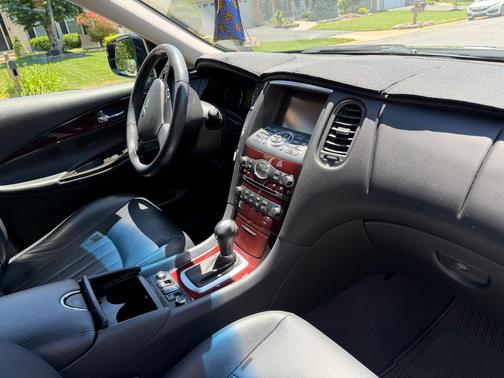 Black 2017 INFINITI QX50 Base