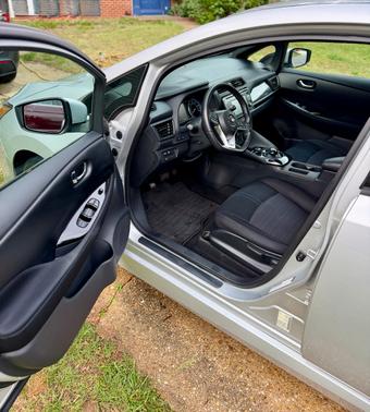 Silver 2018 Nissan Leaf SV