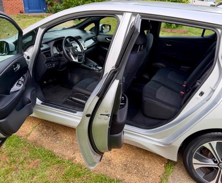 Silver 2018 Nissan Leaf SV