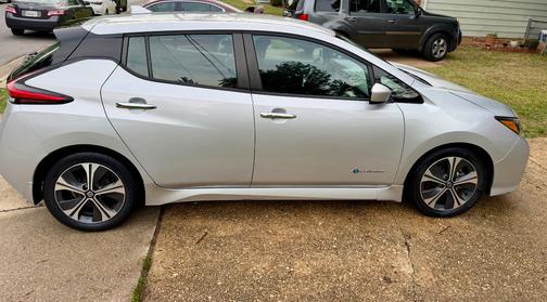 Silver 2018 Nissan Leaf SV