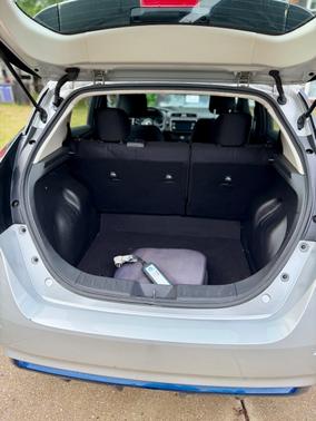 Silver 2018 Nissan Leaf SV