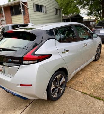 Silver 2018 Nissan Leaf SV