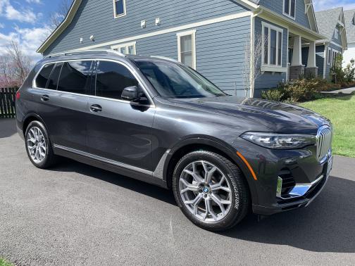Photo 3 of 9 of 2020 BMW X7 xDrive40i