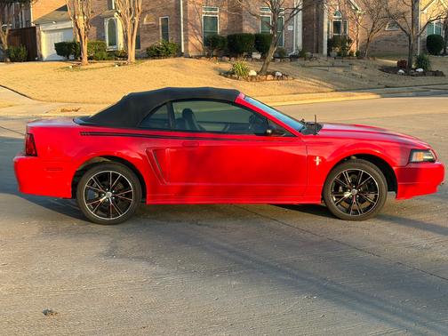 2000 Ford Mustang Base