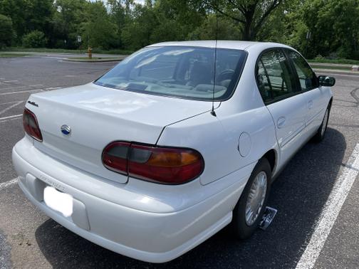 Photo 5 of 17 of 2003 Chevrolet Malibu Base
