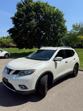 White 2015 Nissan Rogue SL