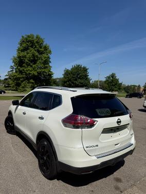 White 2015 Nissan Rogue SL