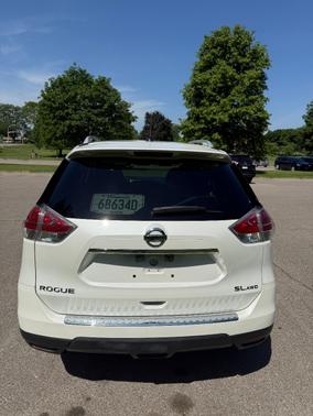 White 2015 Nissan Rogue SL