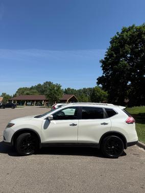 White 2015 Nissan Rogue SL