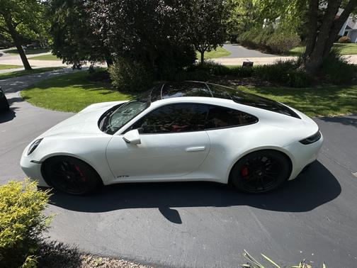 2022 Porsche 911 Carrera 4 GTS