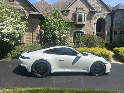 2022 Porsche 911 Carrera 4 GTS
