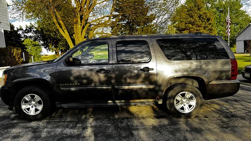 Gray 2010 Chevrolet Suburban 1500 LS