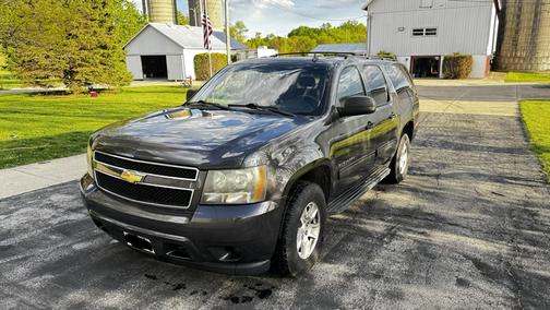 Gray 2010 Chevrolet Suburban 1500 LS