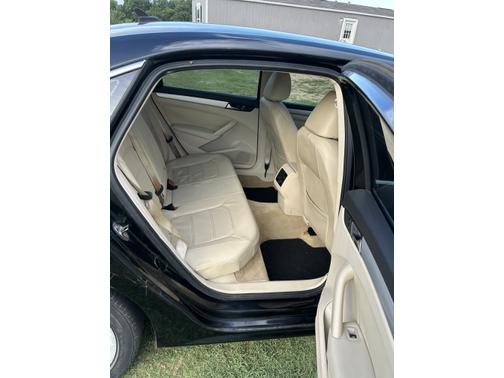 2013 Volkswagen Passat 2.0 TDI SE w/ Sunroof