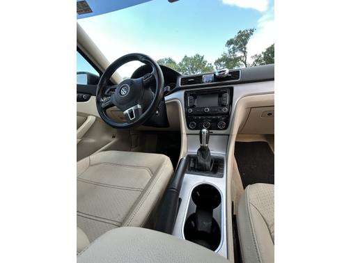 2013 Volkswagen Passat 2.0 TDI SE w/ Sunroof