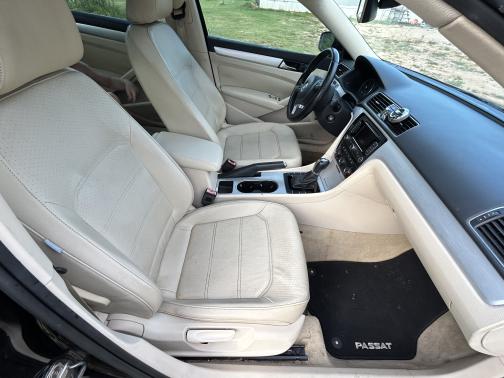 2013 Volkswagen Passat 2.0 TDI SE w/ Sunroof