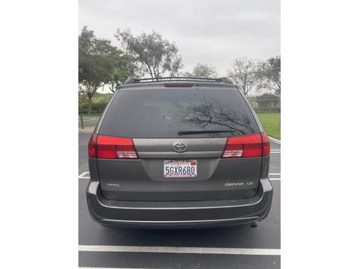 2004 Toyota Sienna LE