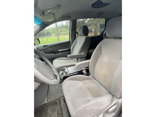 2004 Toyota Sienna LE