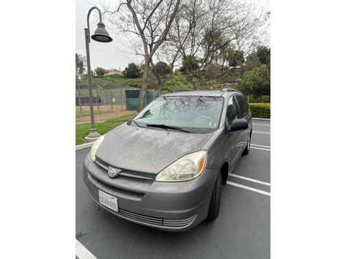 2004 Toyota Sienna LE