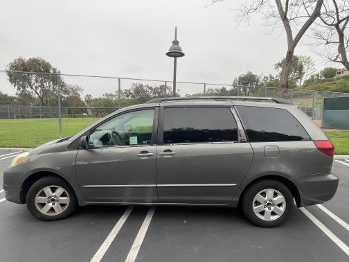 2004 Toyota Sienna LE
