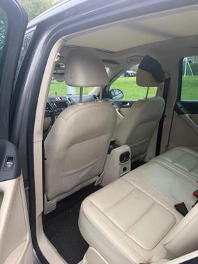 Gray 2011 Volkswagen Tiguan SE
