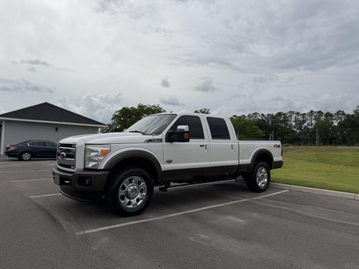 White 2016 Ford F-350 King Ranch