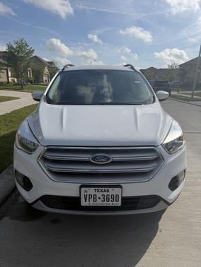 White 2018 Ford Escape SE