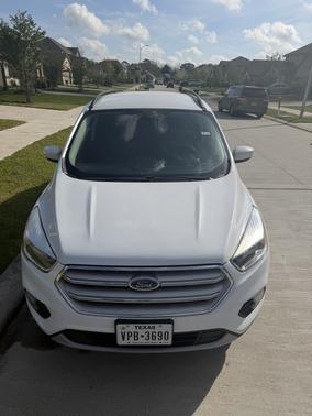 White 2018 Ford Escape SE