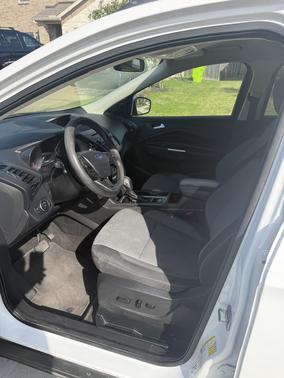 White 2018 Ford Escape SE