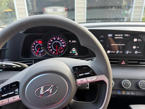 White 2021 Hyundai ELANTRA SE