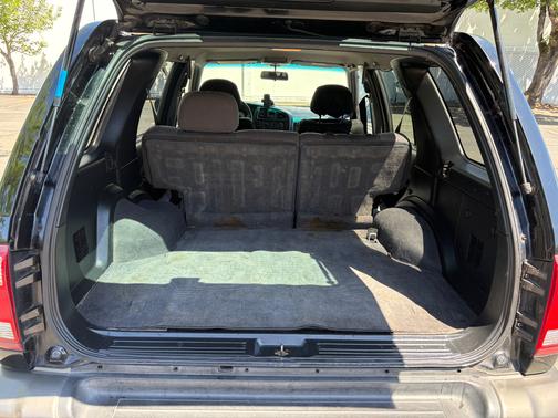 Black 2001 Nissan Pathfinder SE 4WD