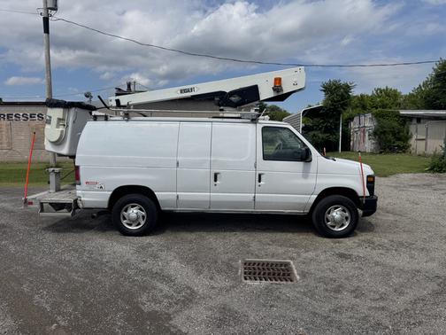 White 2010 Ford E350 Super Duty Base