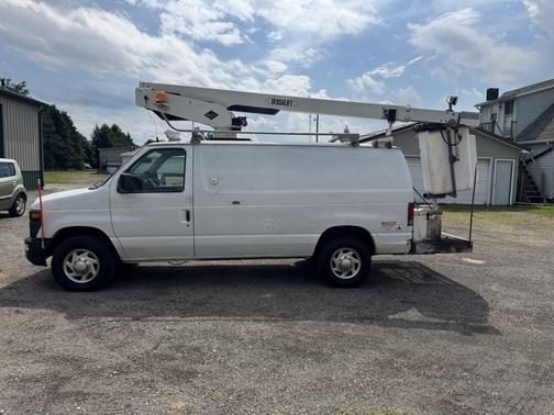 White 2010 Ford E350 Super Duty Base